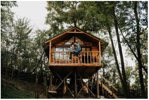 Experiência casa na árvore na Romênia. Acomodações únicas do Airbnb.