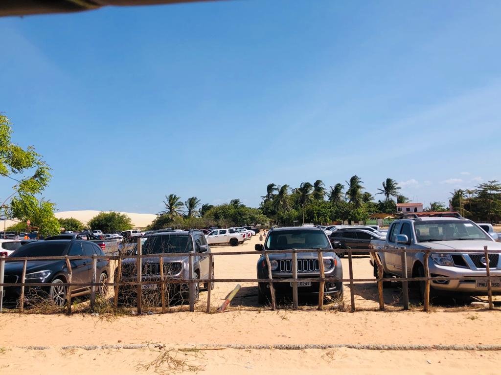 estacionamento da entrada de jeri