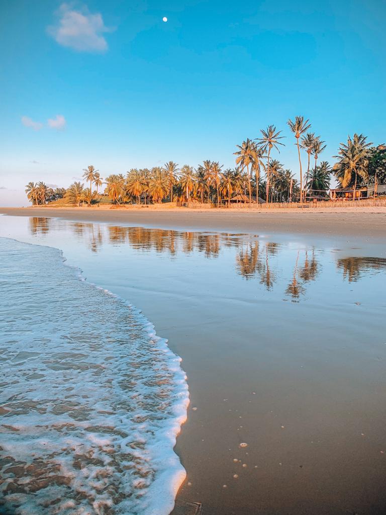 Fim de tarde em Icaraizinho de Amontada, Ceará, Brazil. Espelho dágua