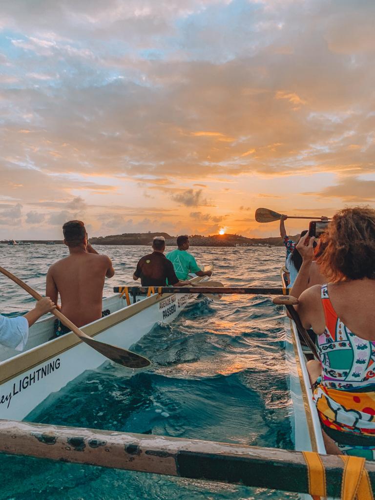 Passeio de canoa havaiana ao Nascer do Sol, Noronha. 